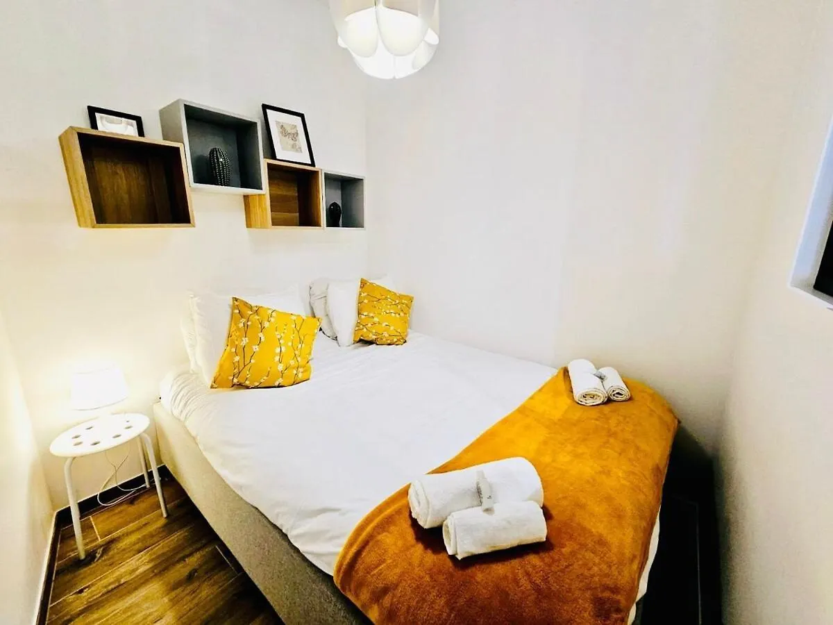 Lovely 1 Bedroom Flat With Terrace In Luxembourg-Ces1 0*, Luxemburg
